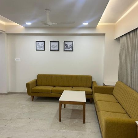 Hotel Flourish International อาเมดาบัด ภายนอก รูปภาพ
