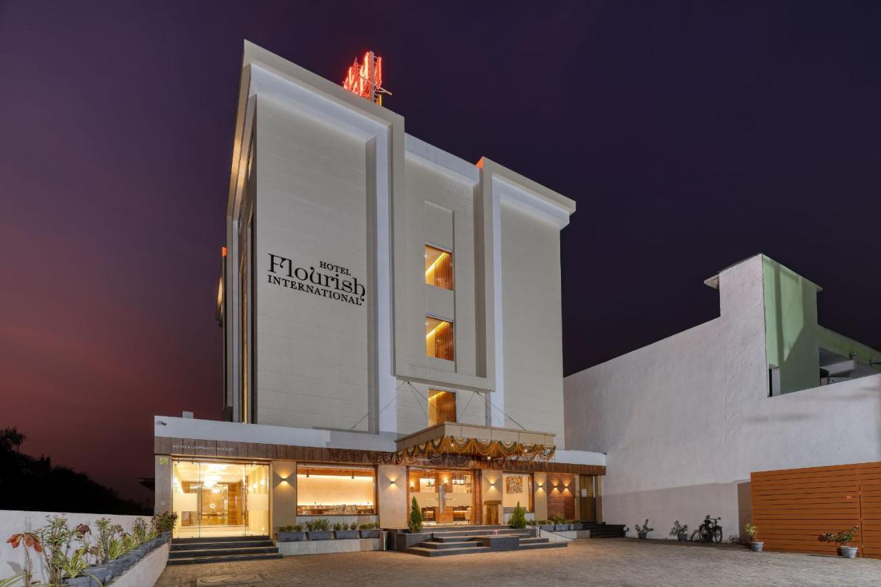 Hotel Flourish International อาเมดาบัด ภายนอก รูปภาพ
