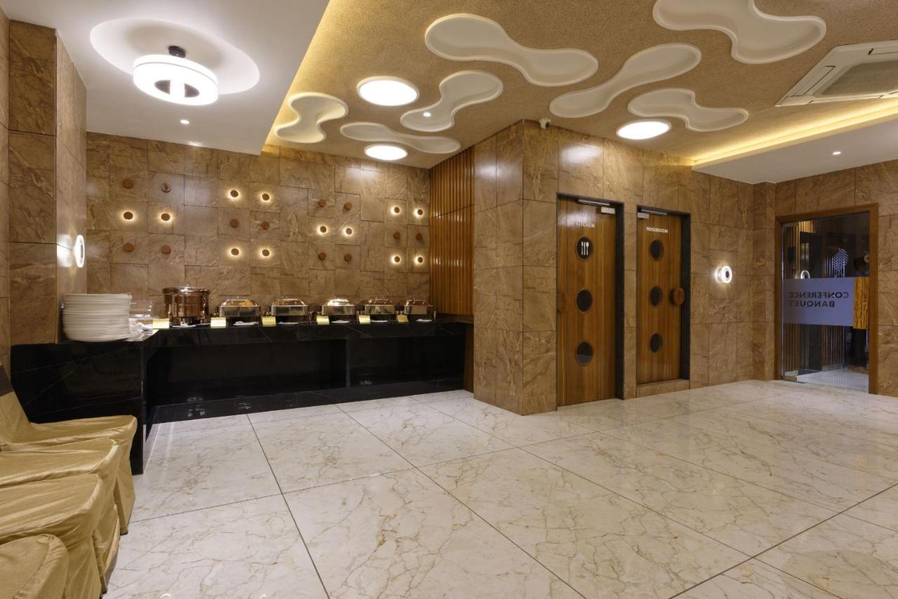 Hotel Flourish International อาเมดาบัด ภายนอก รูปภาพ