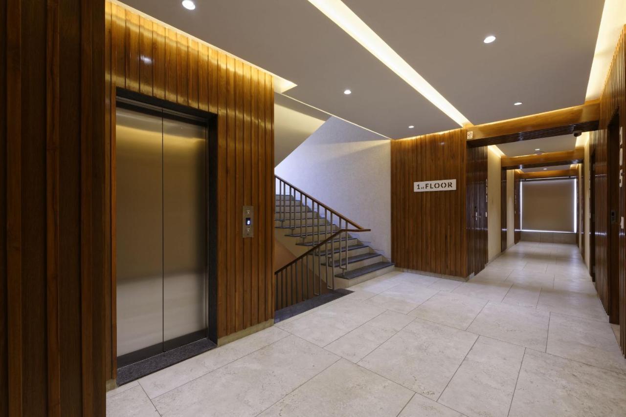 Hotel Flourish International อาเมดาบัด ภายนอก รูปภาพ