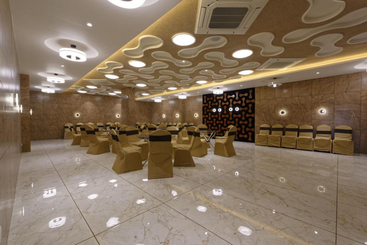 Hotel Flourish International อาเมดาบัด ภายนอก รูปภาพ