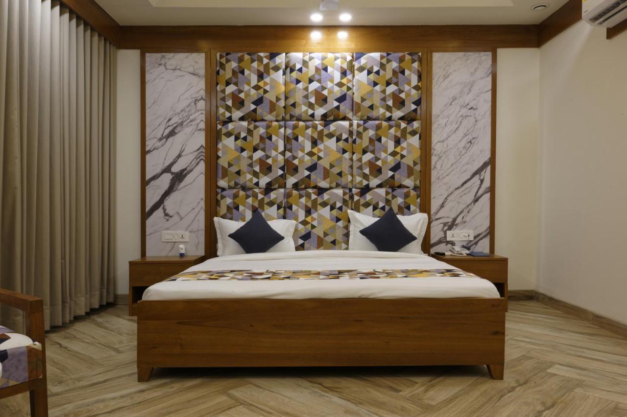 Hotel Flourish International อาเมดาบัด ภายนอก รูปภาพ