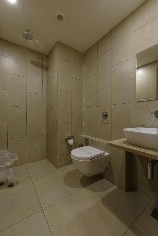 Hotel Flourish International อาเมดาบัด ภายนอก รูปภาพ