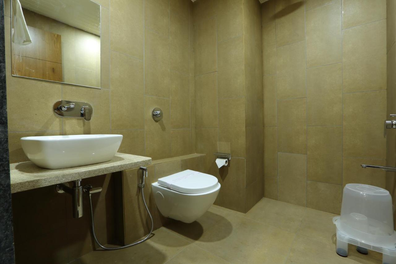Hotel Flourish International อาเมดาบัด ภายนอก รูปภาพ